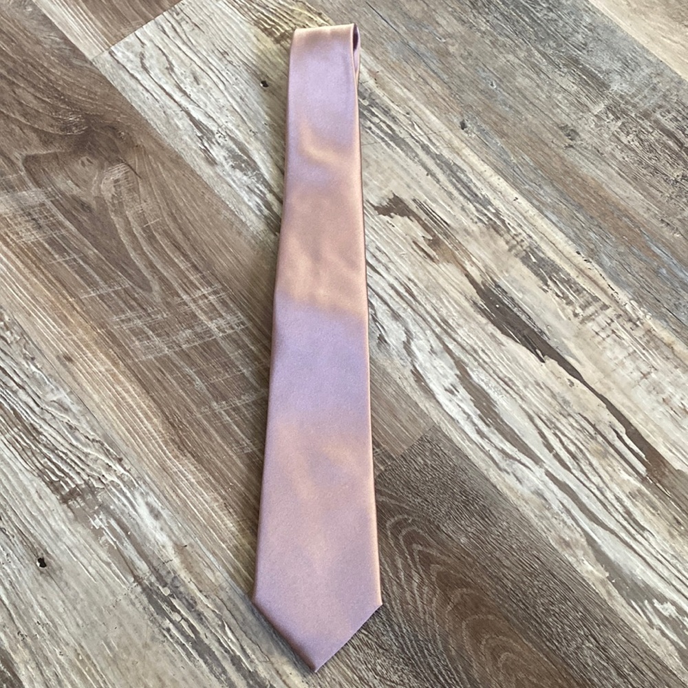 Pink tie